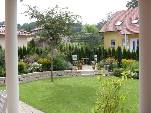 Blick von Terrasse auf Pavillion