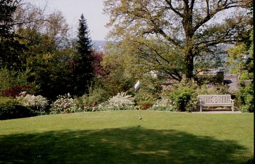 Blick auf die untere Pflanzung (2. Bauabschnitt) - April 2009.</p>
<p><img src=